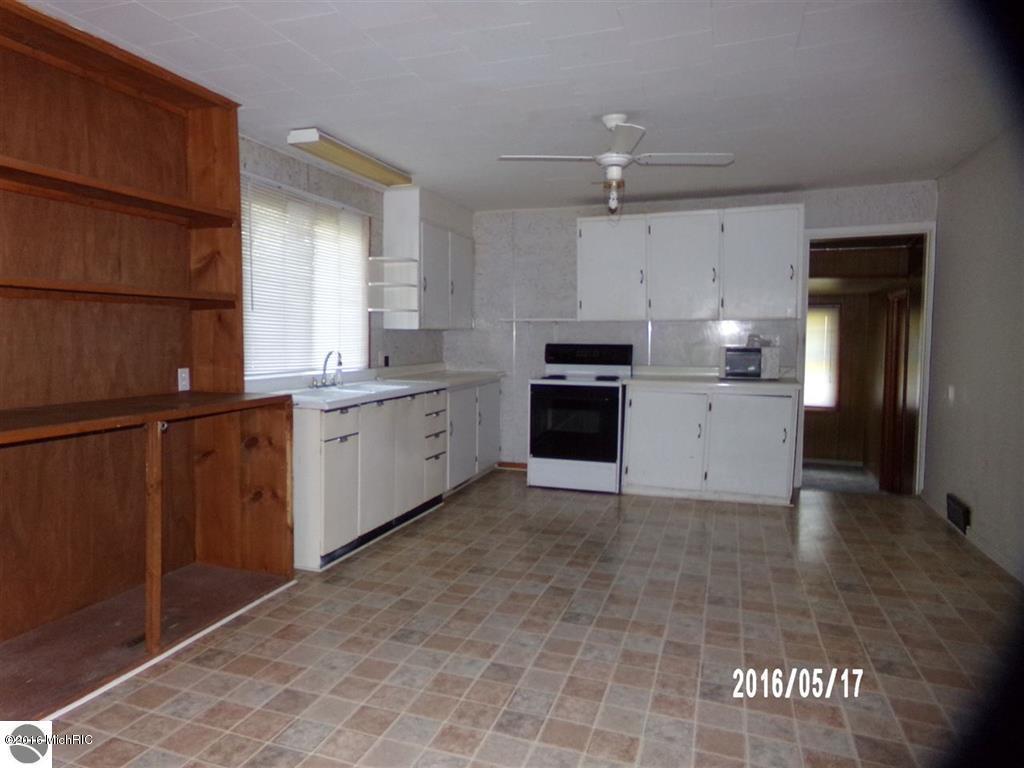 109 E Main St, Leroy, MI 49655 photo 10
