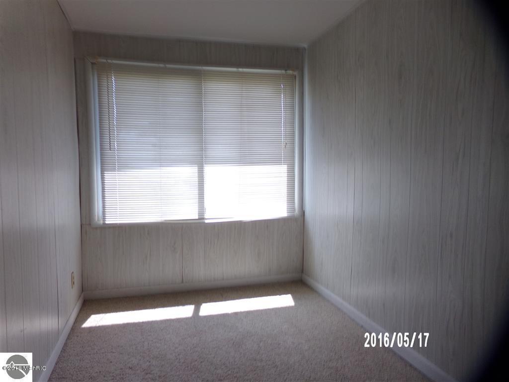 109 E Main St, Leroy, MI 49655 photo 5