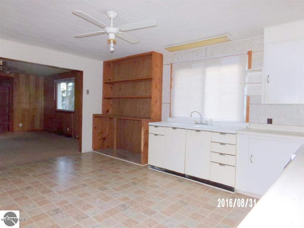 109 E Main St, Leroy, MI 49655 photo 9
