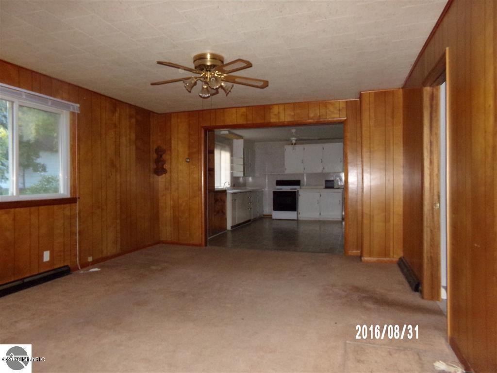 109 E Main St, Leroy, MI 49655 photo 11