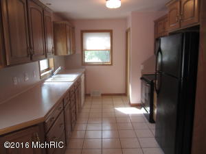 220 E Maple, Fremont, MI 49412 photo 4
