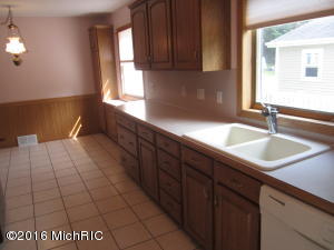220 E Maple, Fremont, MI 49412 photo 2