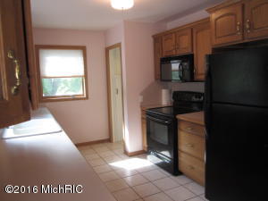 220 E Maple, Fremont, MI 49412 photo 5