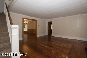 241 Union St, Plainwell, MI 49080 photo 4
