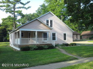 241 Union St, Plainwell, MI 49080 photo 1