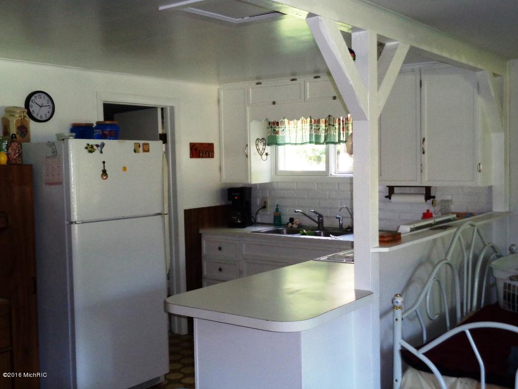 7665 Main St, Newaygo, MI 49337 photo 4