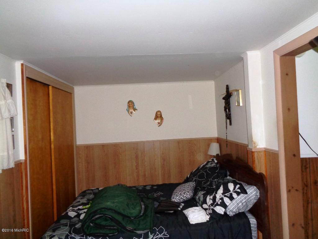 7665 Main St, Newaygo, MI 49337 photo 9