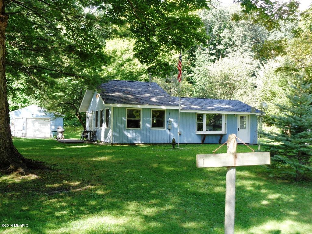 7665 Main St, Newaygo, MI 49337 photo 2