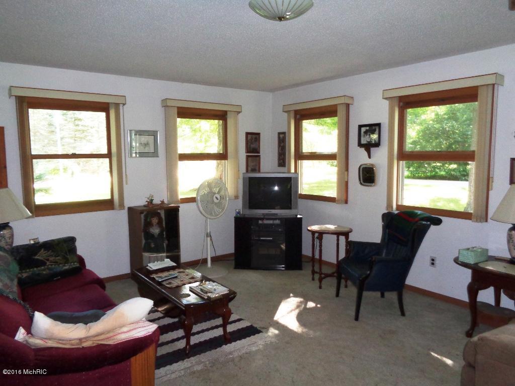 7665 Main St, Newaygo, MI 49337 photo 8