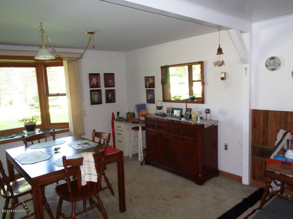 7665 Main St, Newaygo, MI 49337 photo 5