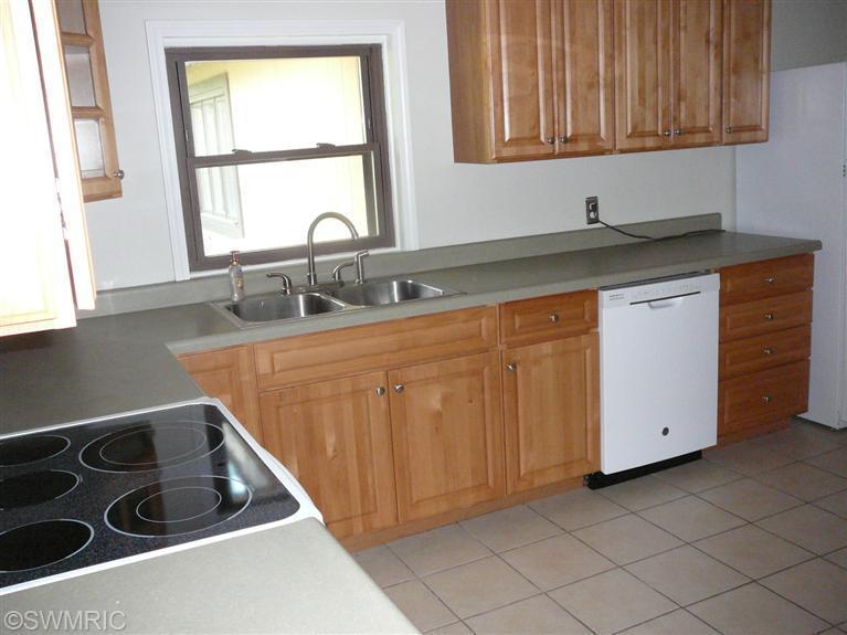 288 Mcmahon, Bronson, MI 49028 photo 2