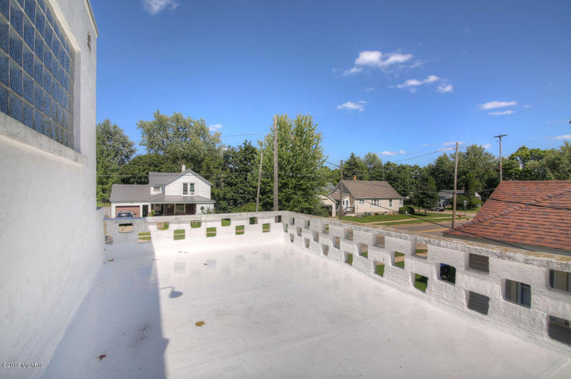 36 E Gardner St, Sparta, MI 49345 photo 7