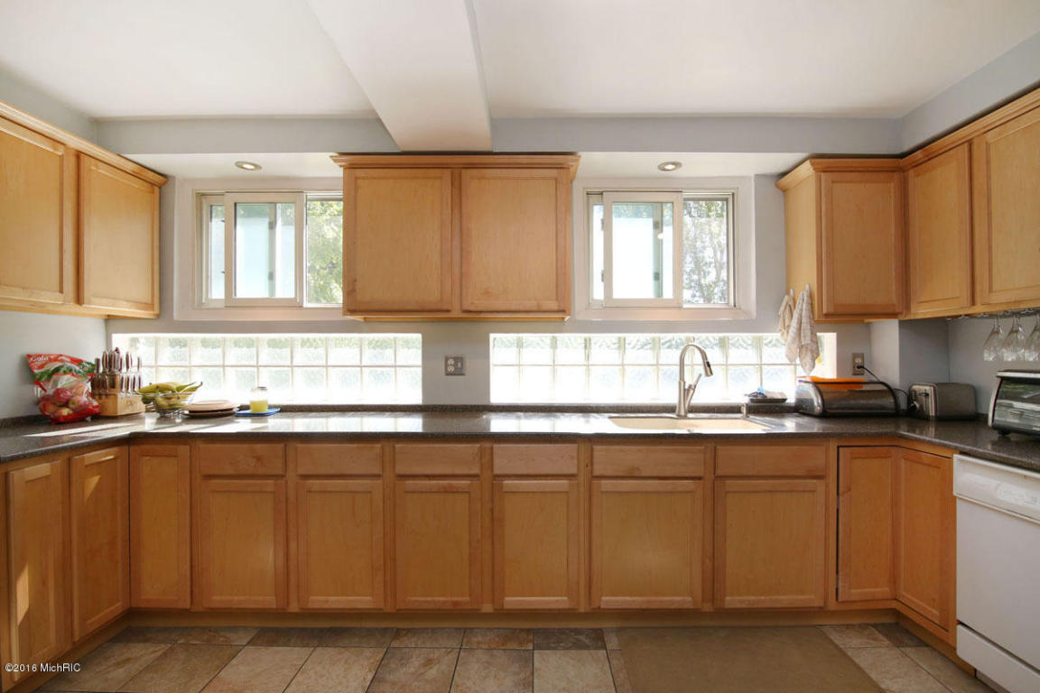 36 E Gardner St, Sparta, MI 49345 photo 20