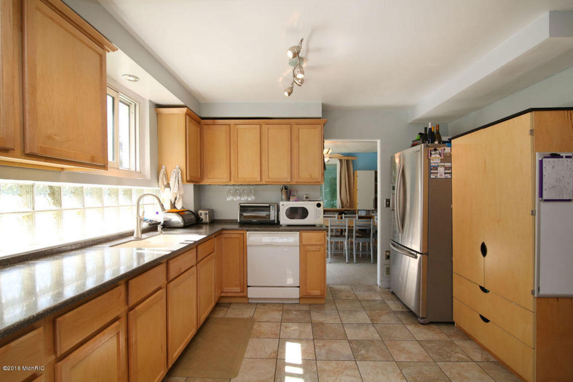 36 E Gardner St, Sparta, MI 49345 photo 18