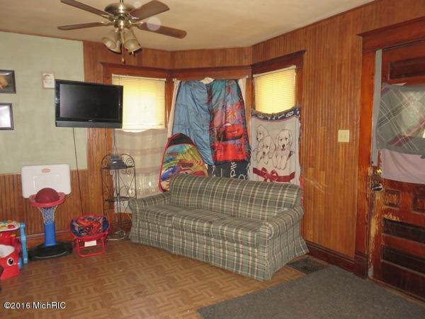 148 Walnut St, Coldwater, MI 49036 photo 3