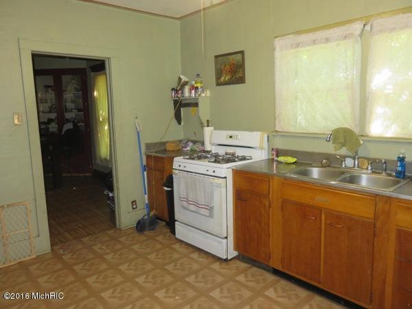148 Walnut St, Coldwater, MI 49036 photo 6