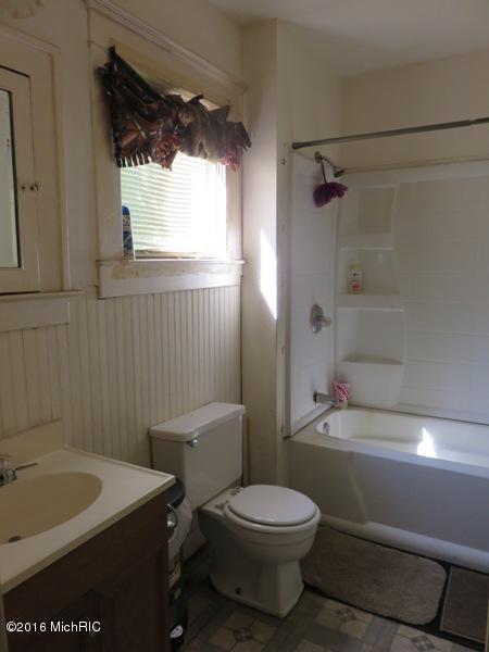 148 Walnut St, Coldwater, MI 49036 photo 8