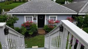 386 Third St, Manistee, MI 49660 photo 2