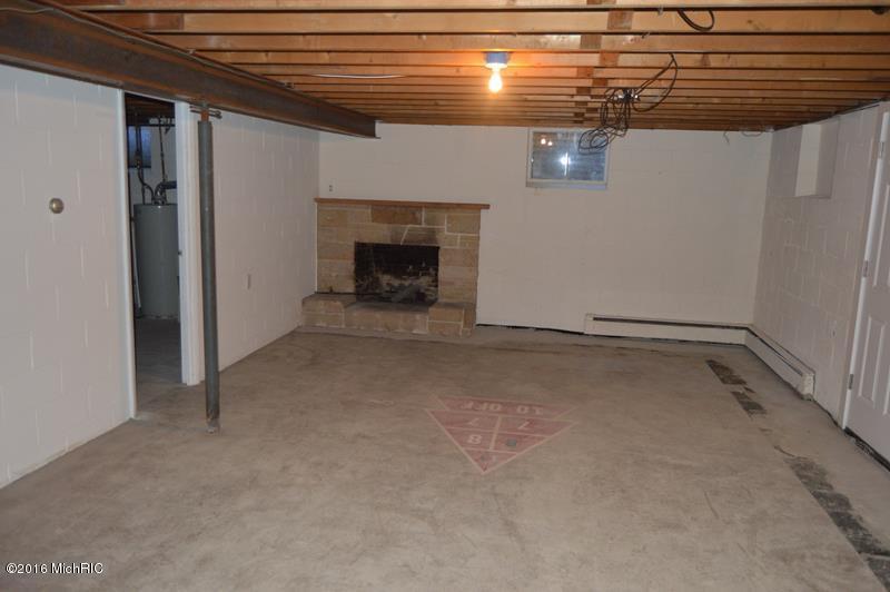 607 Pealer St, Three Rivers, MI 49093 photo 9