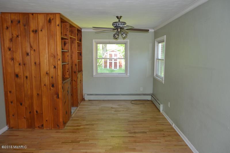 607 Pealer St, Three Rivers, MI 49093 photo 4