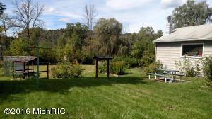 435 Birch St, Belding, MI 48809 photo 3