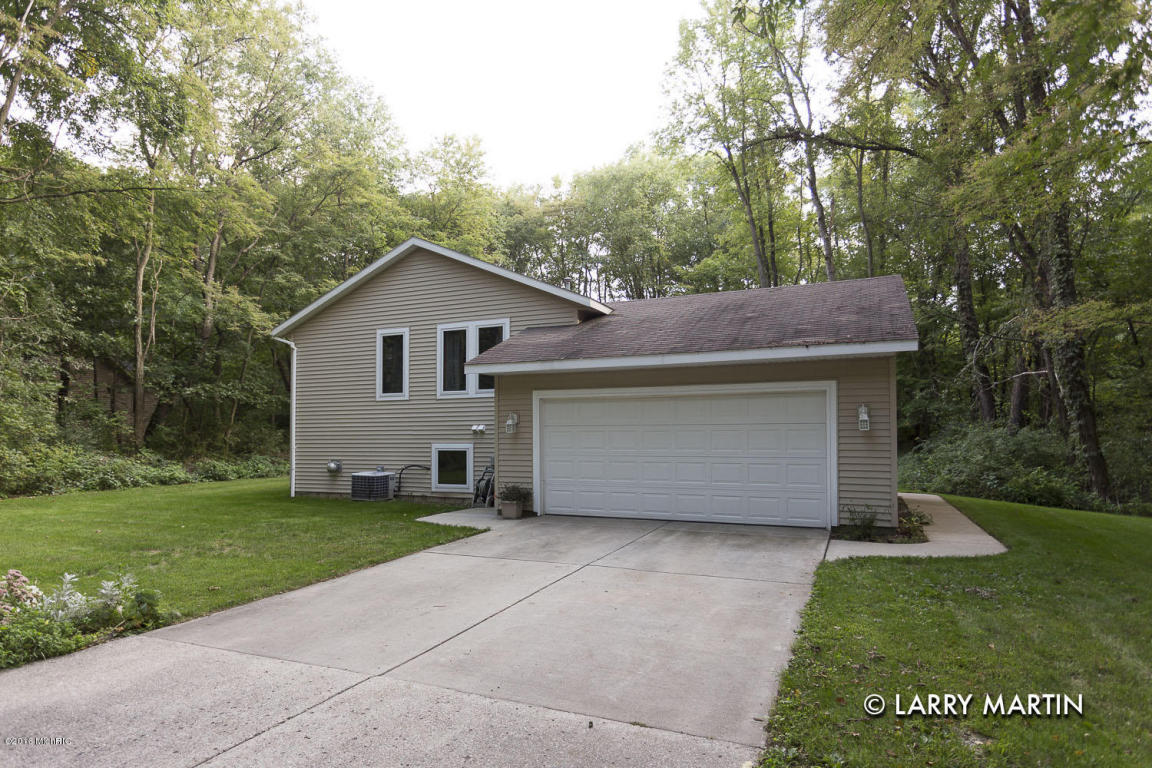 30 Flat River Dr, Lowell, MI 49331 photo 2