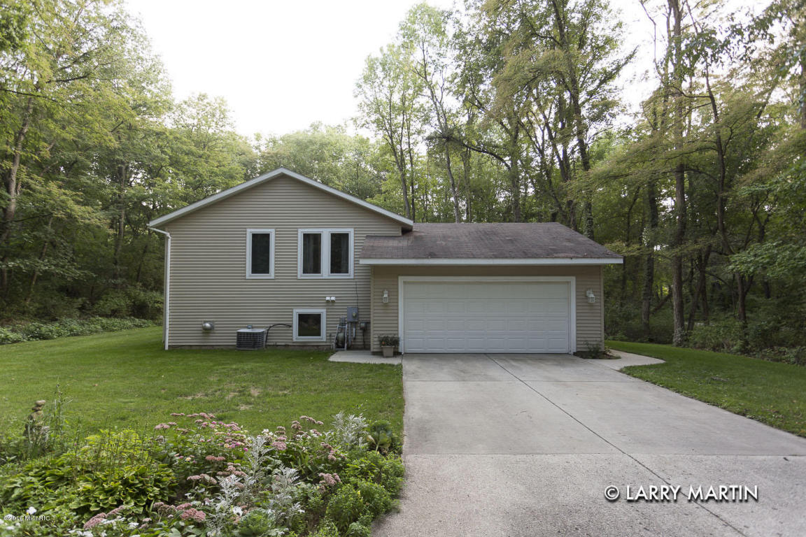 30 Flat River Dr, Lowell, MI 49331 photo 1