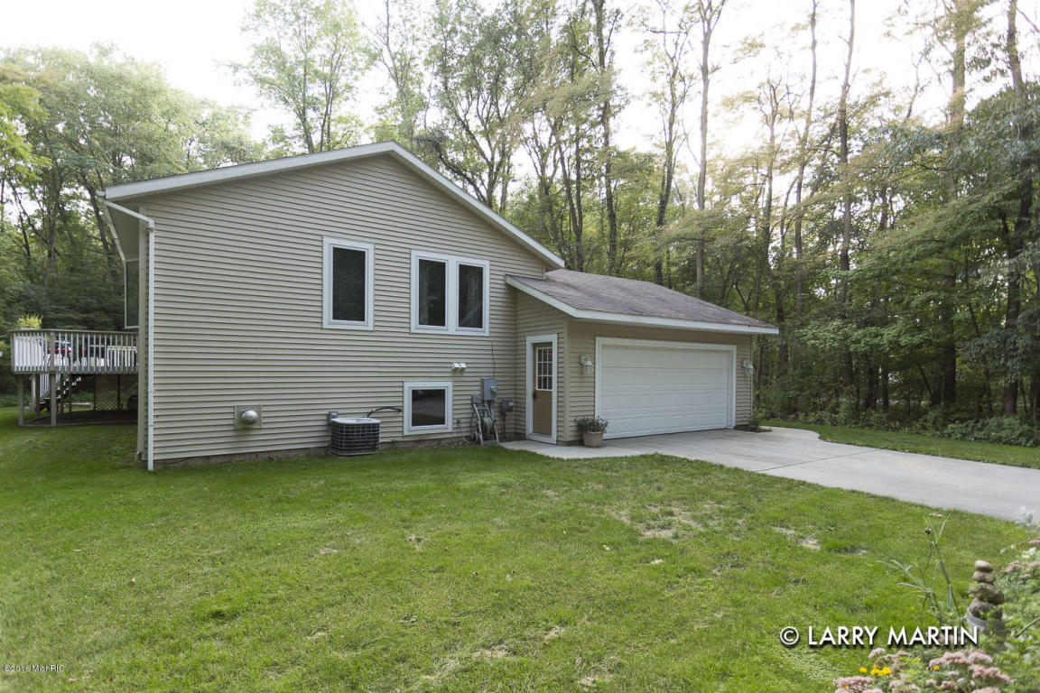 30 Flat River Dr, Lowell, MI 49331 photo 3