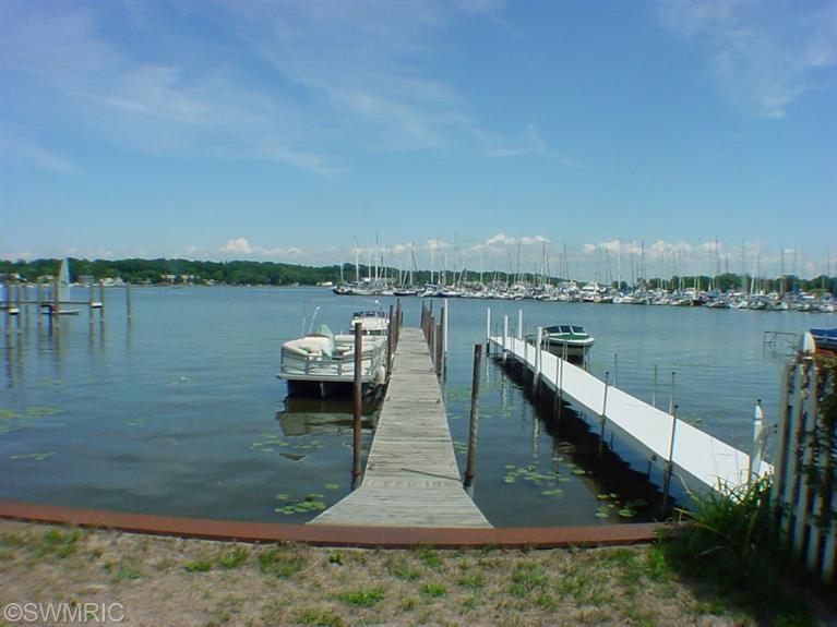 357 Ferry St, Douglas, MI 49406 photo 4