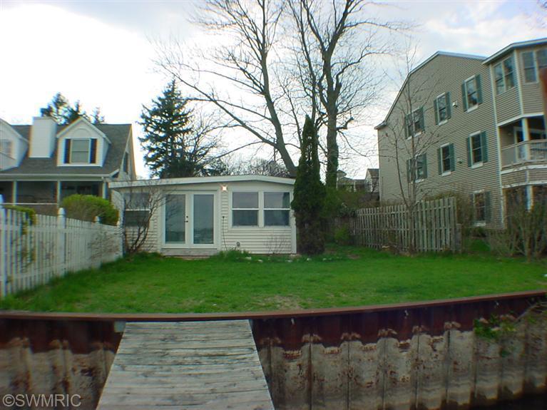 357 Ferry St, Douglas, MI 49406 photo 1