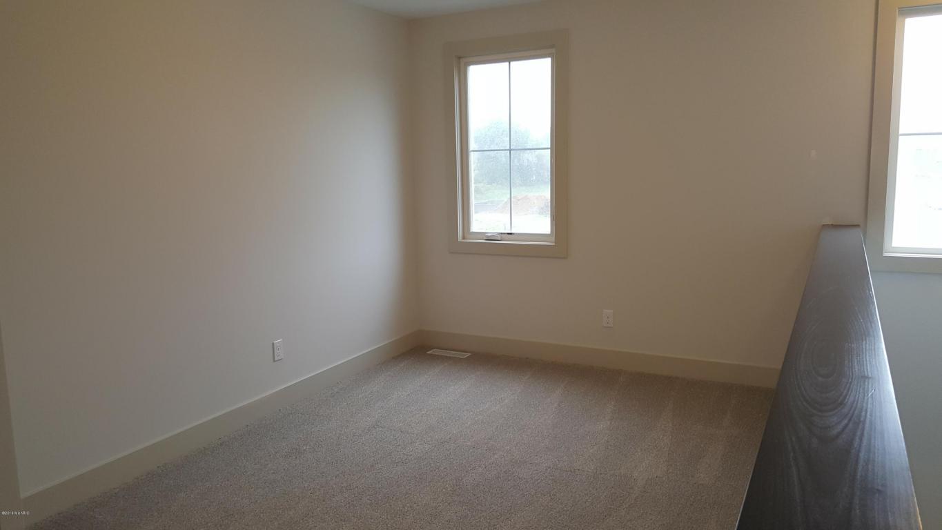 2085 E View Dr, Jenison, MI 49428 photo 9