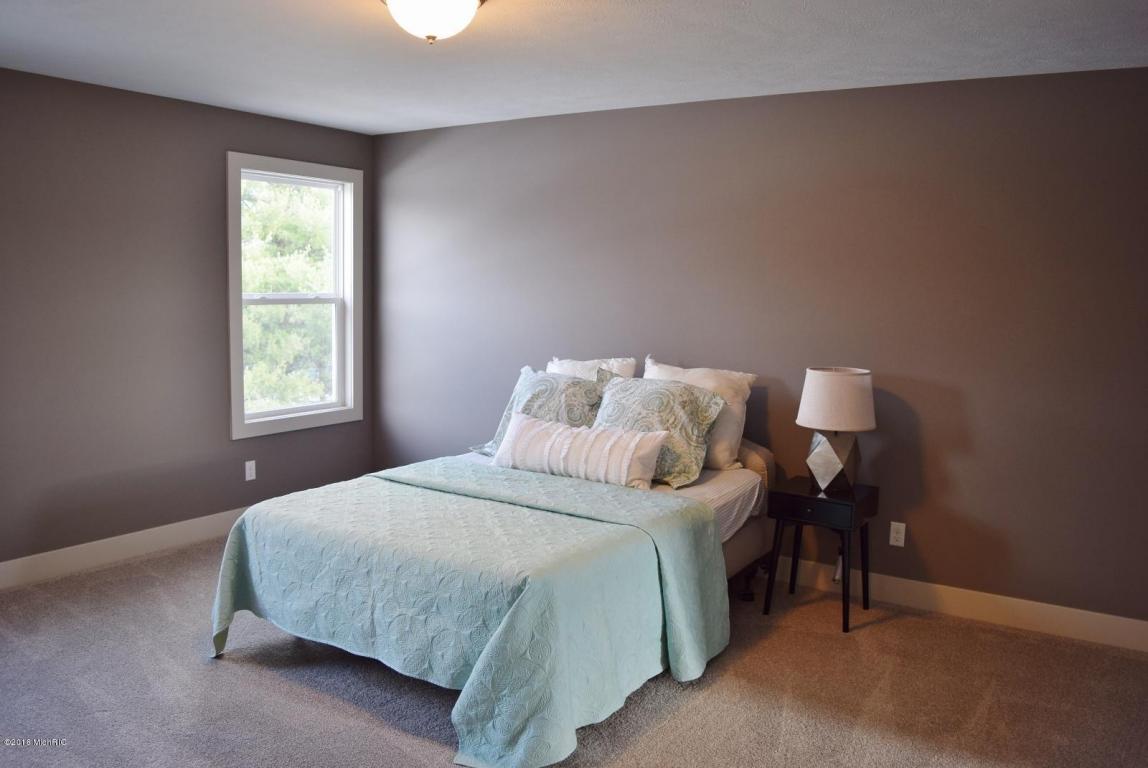 2085 E View Dr, Jenison, MI 49428 photo 7