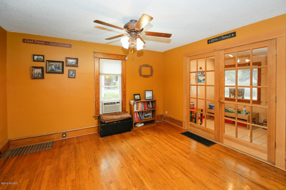 507 Spring St, Three Rivers, MI 49093 photo 6
