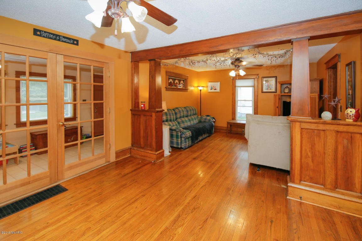 507 Spring St, Three Rivers, MI 49093 photo 3