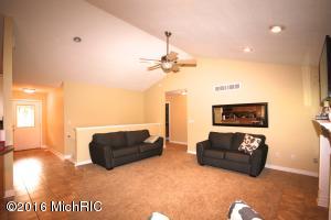 223 Phoenix Ct, Plainwell, MI 49080 photo 5