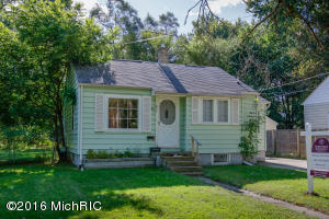 504 Keyes Dr, Parchment, MI 49004 photo 2