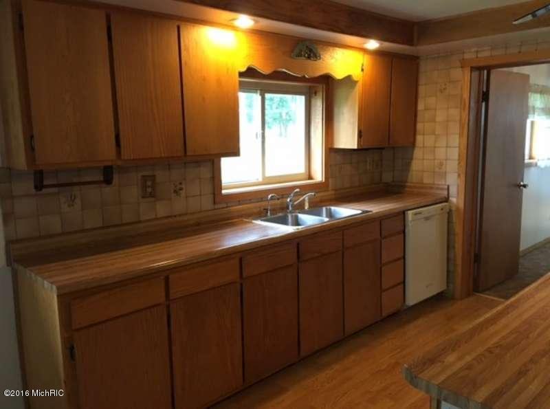 239 S State, Hesperia, MI 49421 photo 8