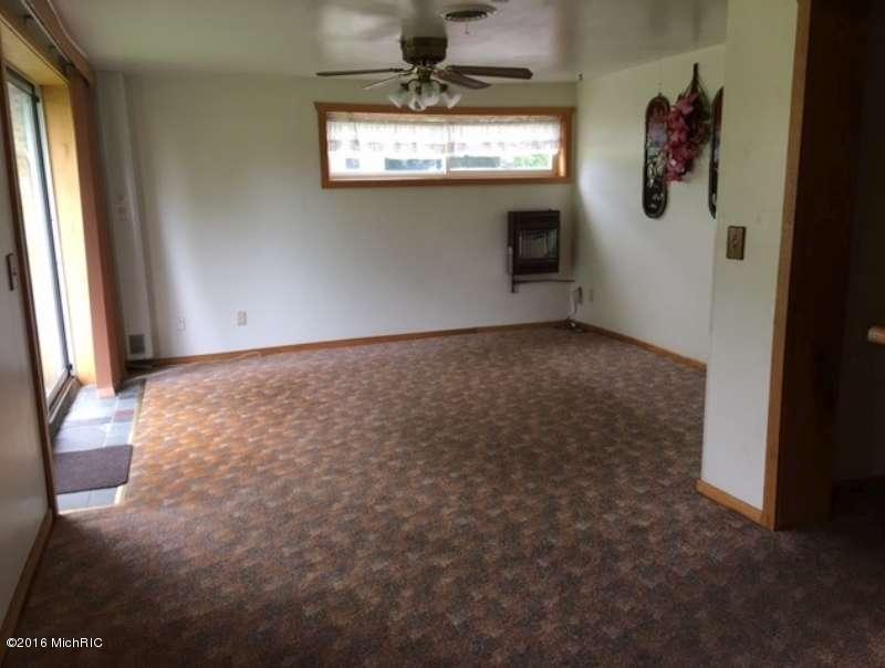 239 S State, Hesperia, MI 49421 photo 6
