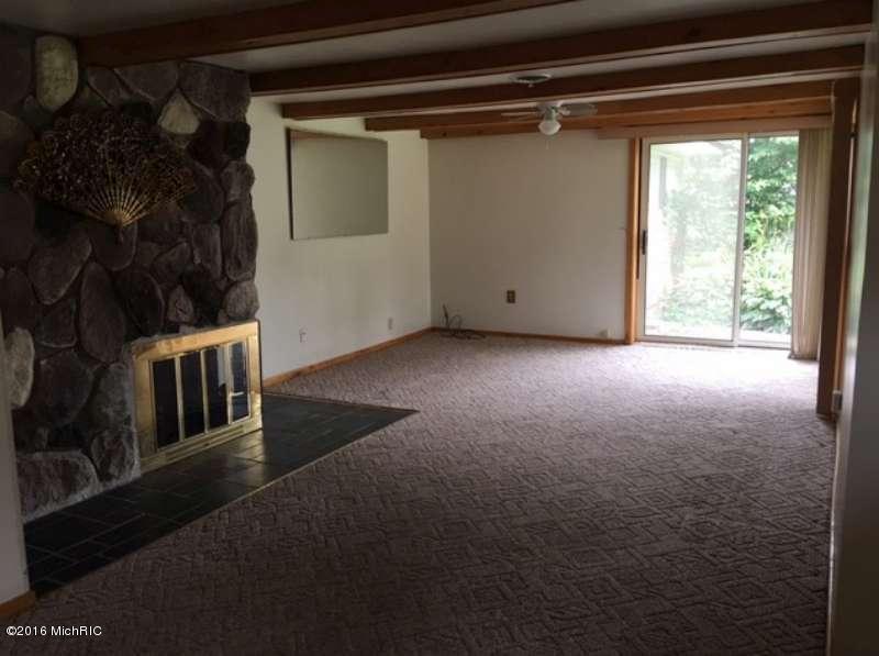 239 S State, Hesperia, MI 49421 photo 4