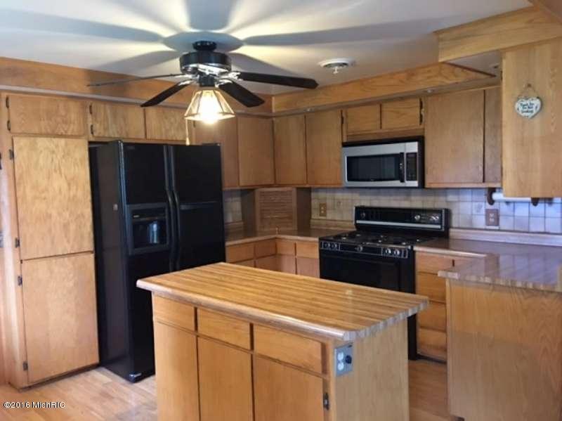 239 S State, Hesperia, MI 49421 photo 7