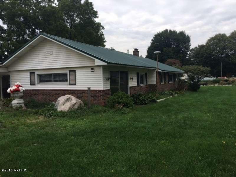 239 S State, Hesperia, MI 49421 photo 3