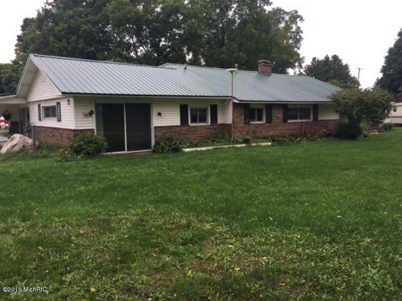 239 S State, Hesperia, MI 49421 photo 2