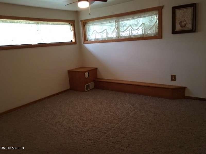 239 S State, Hesperia, MI 49421 photo 10