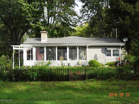 784 Mohawk Trl, White Cloud, MI 49349 photo 1