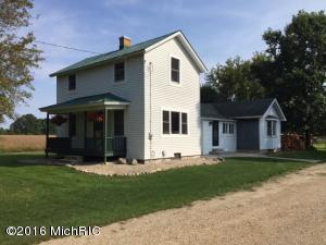 634 Riverview Dr, Plainwell, MI 49080 photo 1