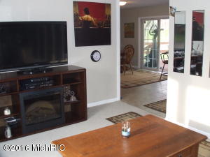528 Cosmopolitan, Marshall, MI 49068 photo 4