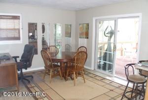 528 Cosmopolitan, Marshall, MI 49068 photo 5