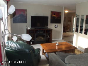 528 Cosmopolitan, Marshall, MI 49068 photo 3