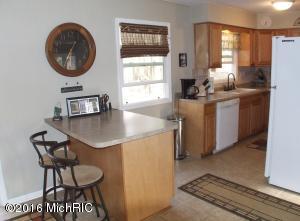 528 Cosmopolitan, Marshall, MI 49068 photo 6