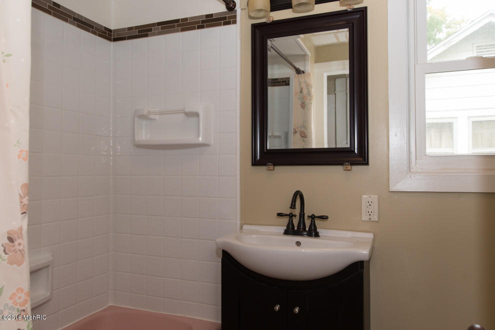 37 Avenue B, Springfield, MI 49037 photo 8